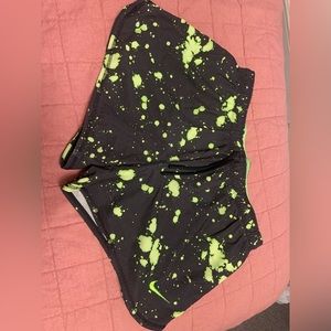 NIKE WOMENS WORKOUT SHORTS